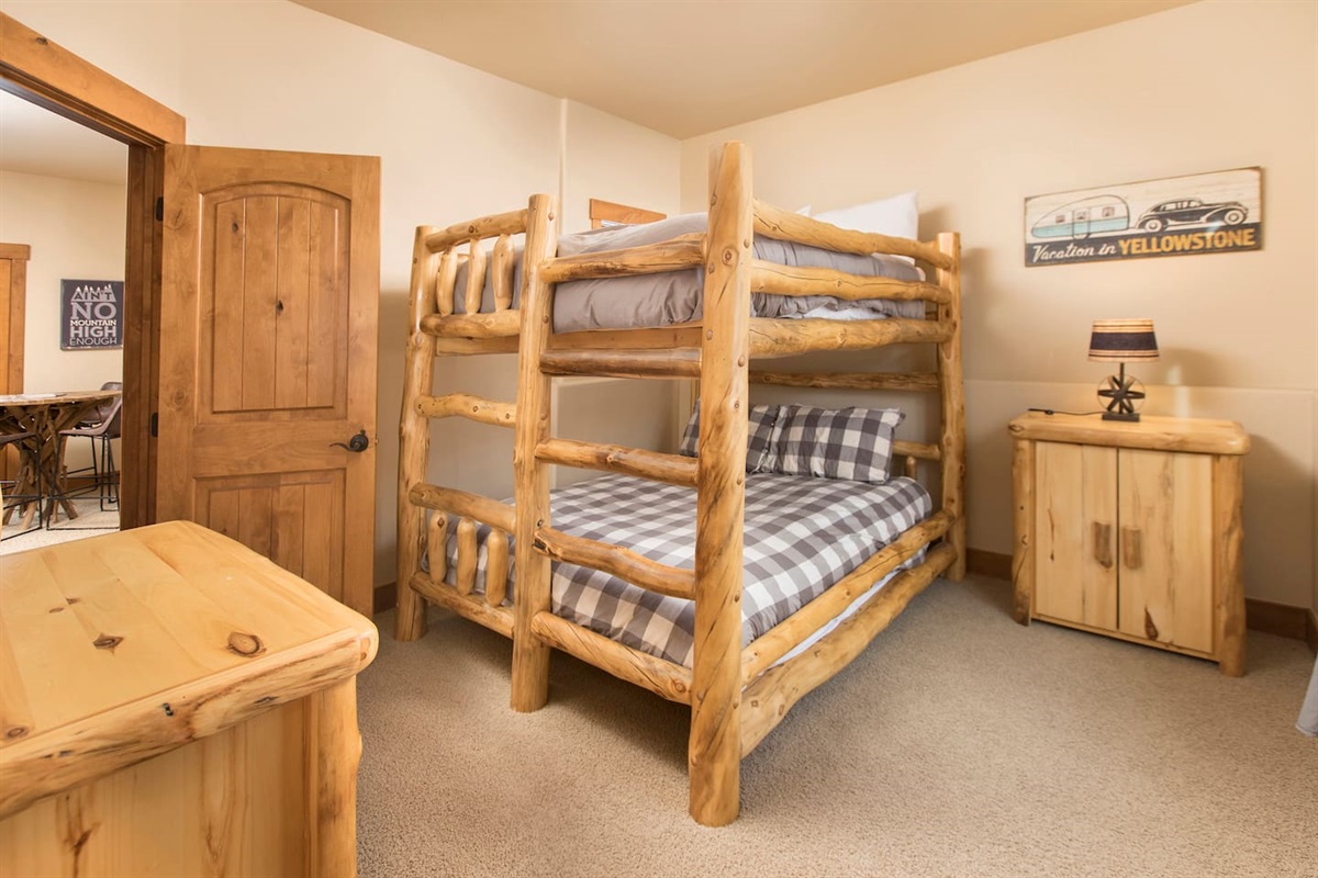 Lower level Queen-over-Queen bunk room