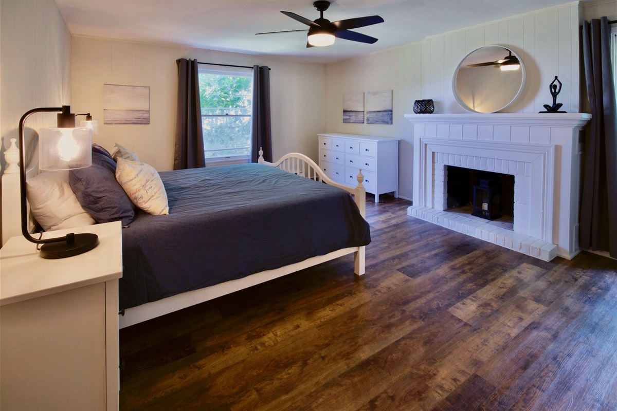 70f5e5c306f34d99bfe926054174c678 Large