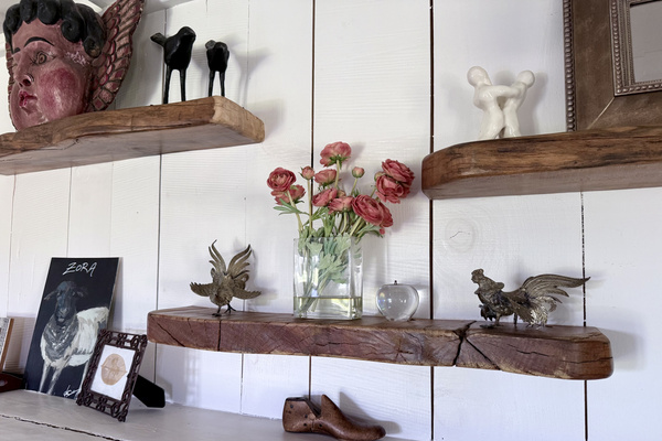 Art and artistic objects collected from ancestors, travels, and you'll discover some the host painted herself. 