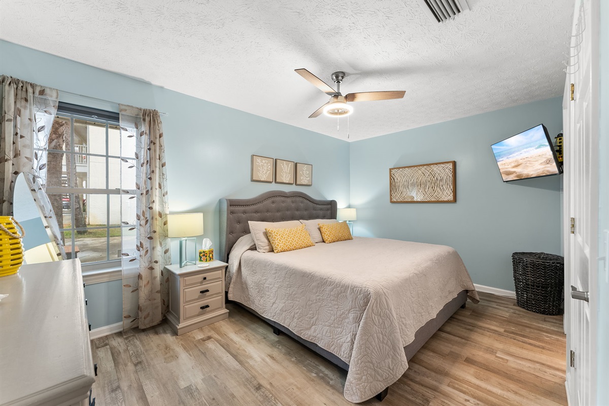 Brand new 2025 King mattress and en-suite bathroom — your peaceful sleep sanctuary.