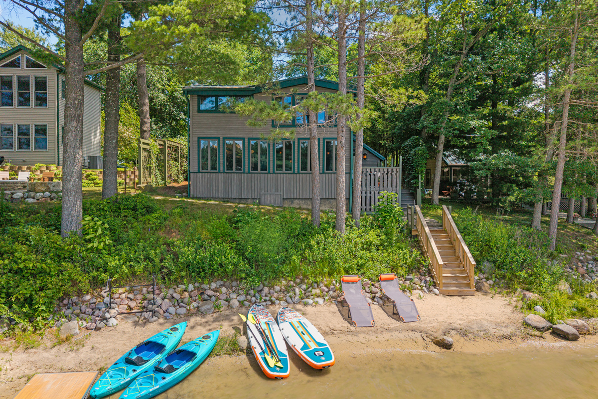 Adventure awaits! Enjoy complimentary use of two kayaks and two paddleboards during your stay.