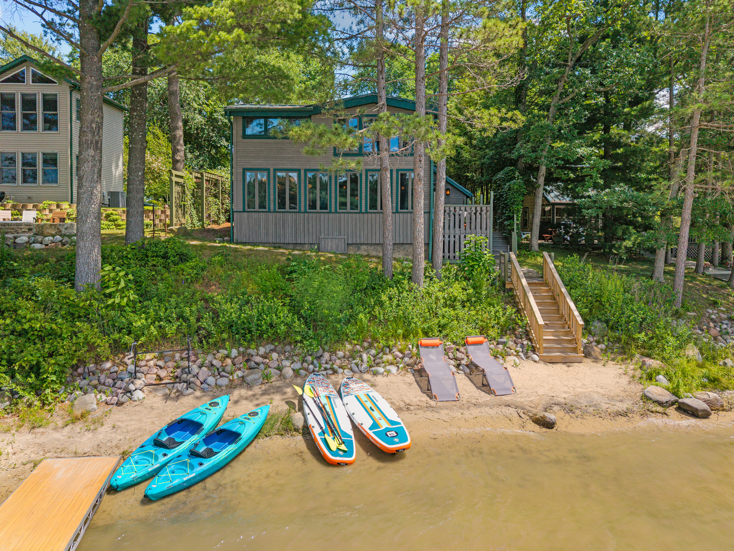 Adventure awaits! Enjoy complimentary use of two kayaks and two paddleboards during your stay.