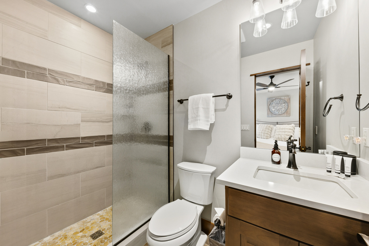 Guest room #3 attached full bathroom