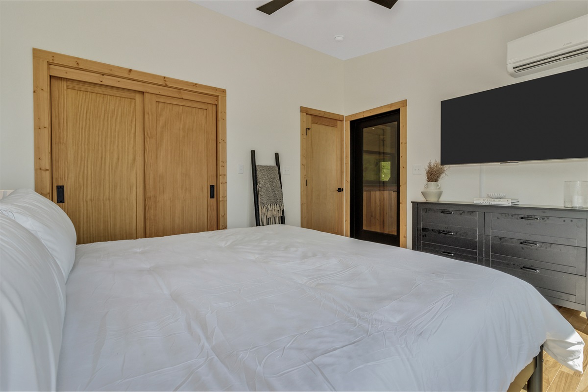 Primary Bedroom - King - Large Smart TV