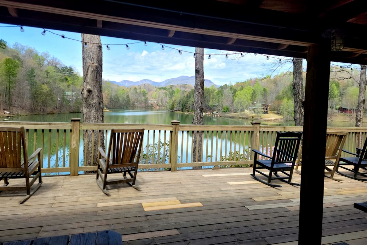 Beach pavilion, minutes from the cabin!