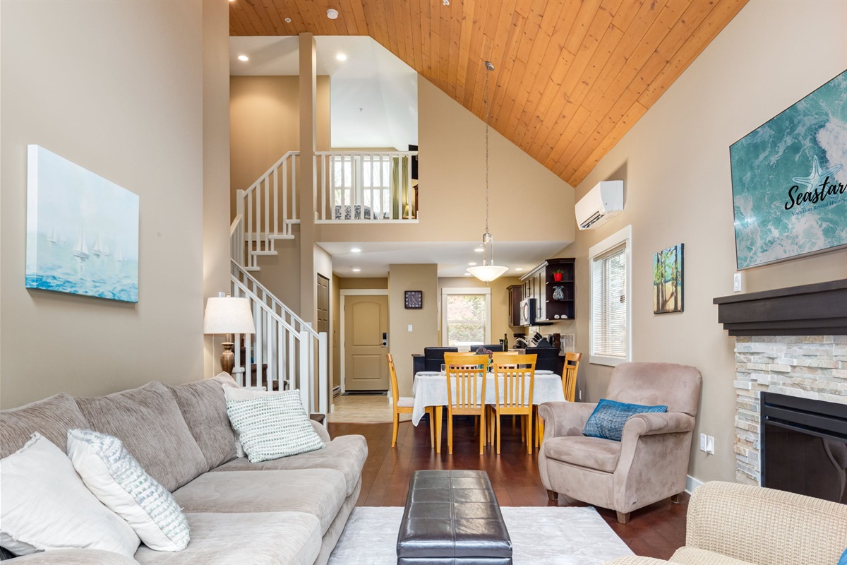 Bright and spacious layout with room for everyone