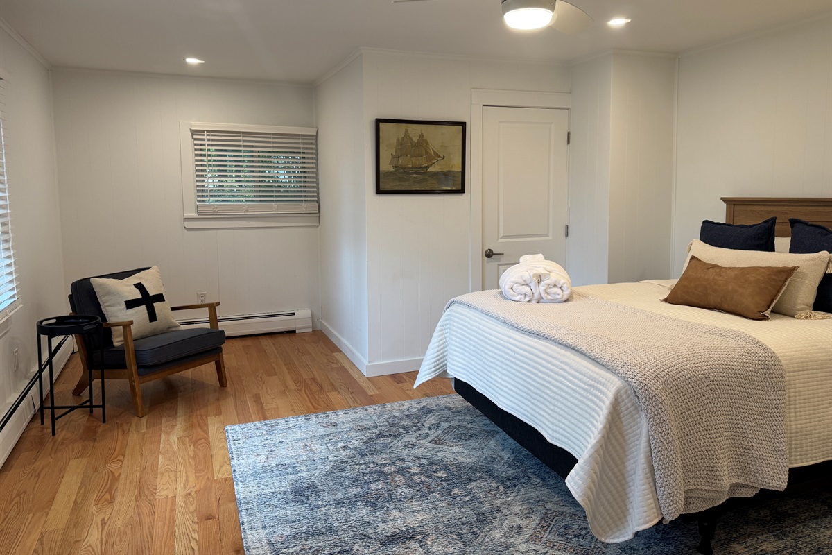 1st floor Queen with en-suite bathroom