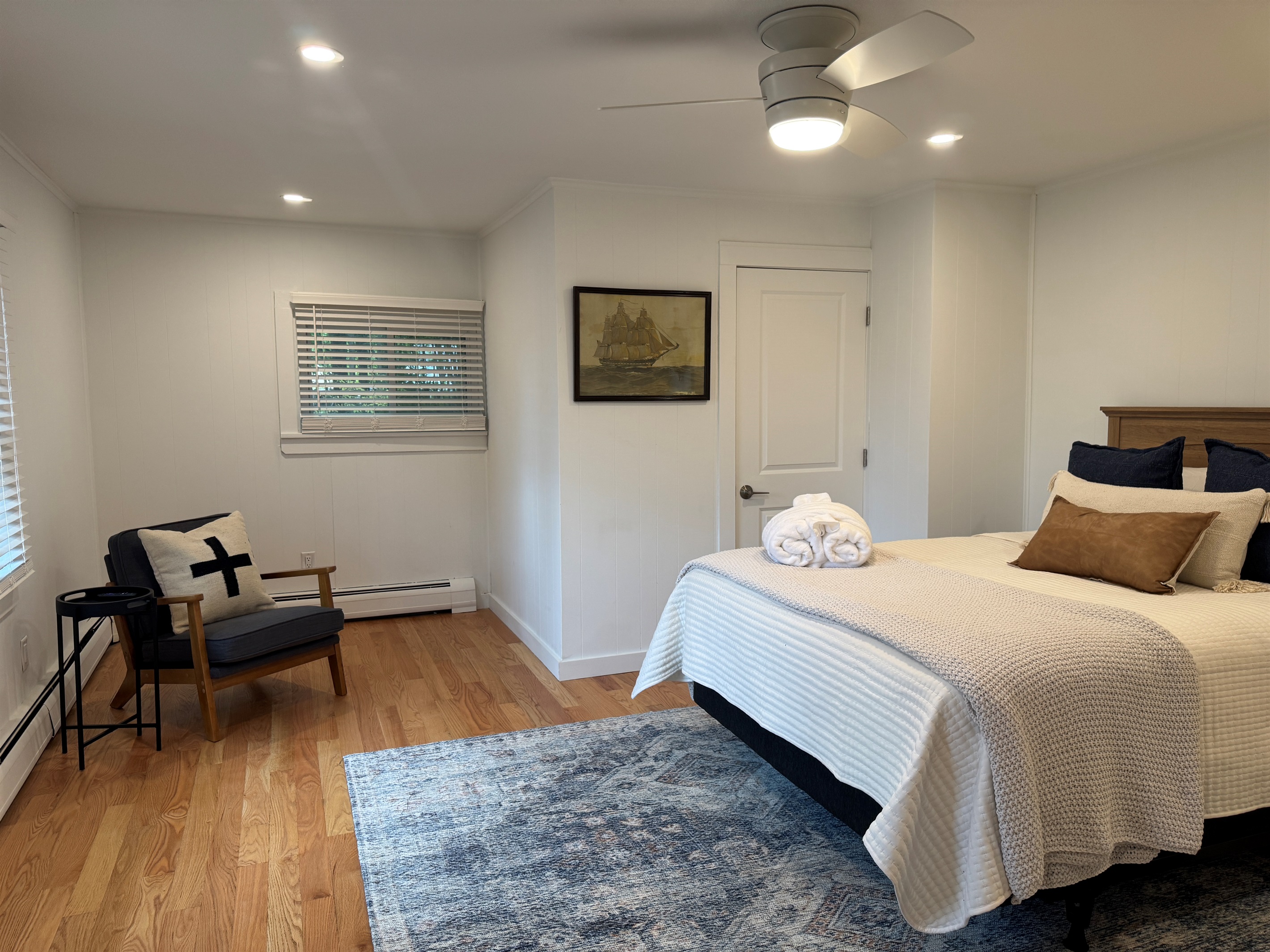 1st floor Queen with en-suite bathroom