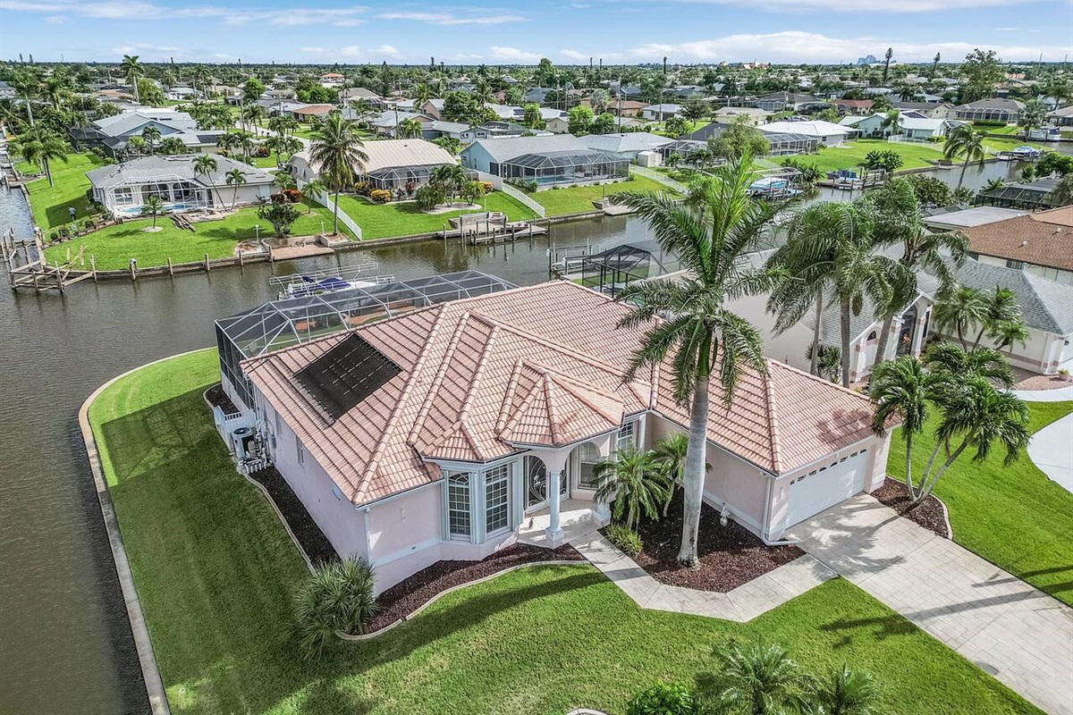 Your dream vacation awaits in this idyllic Gulf access paradise, where every moment is a slice of paradise!