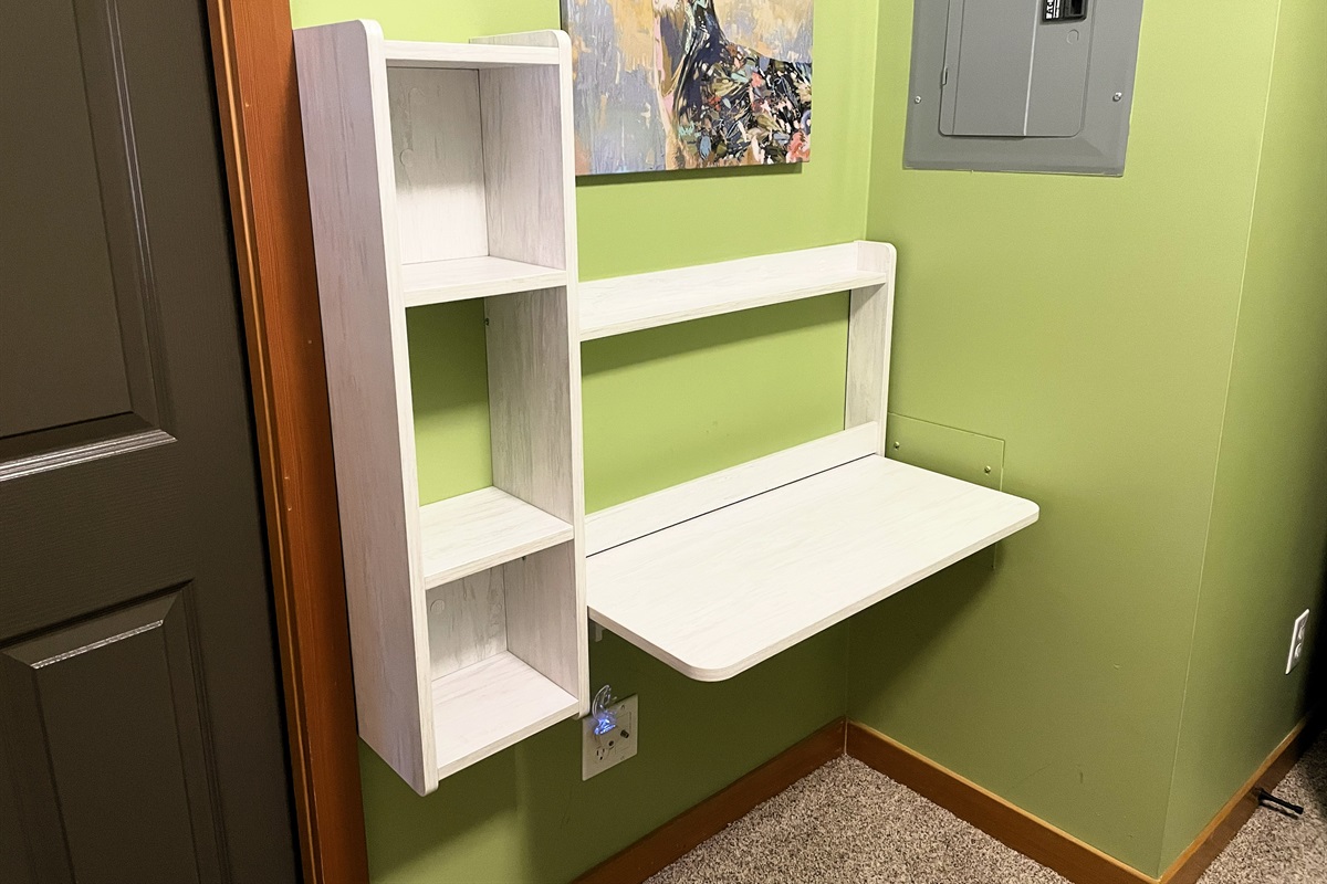 Computer desk, with fast WiFi and Printer