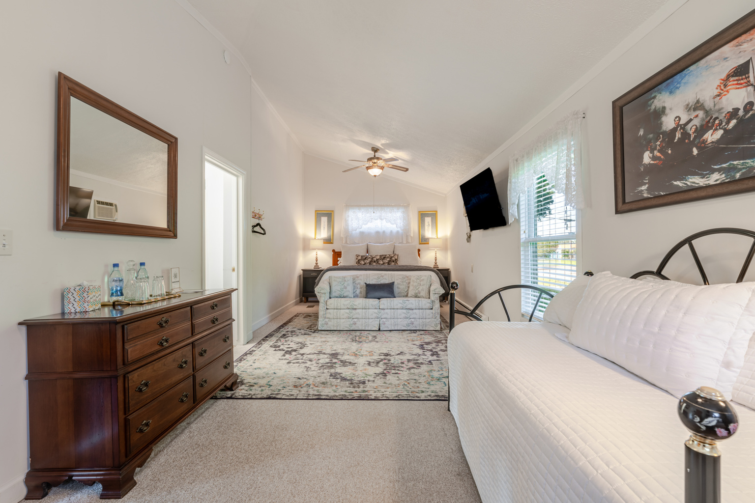 Room 7 “Commodore Perry Suite” Bed and Breakfast in Marblehead Ohio