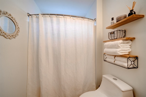 Refresh and recharge yourself in the spa-like bathroom!