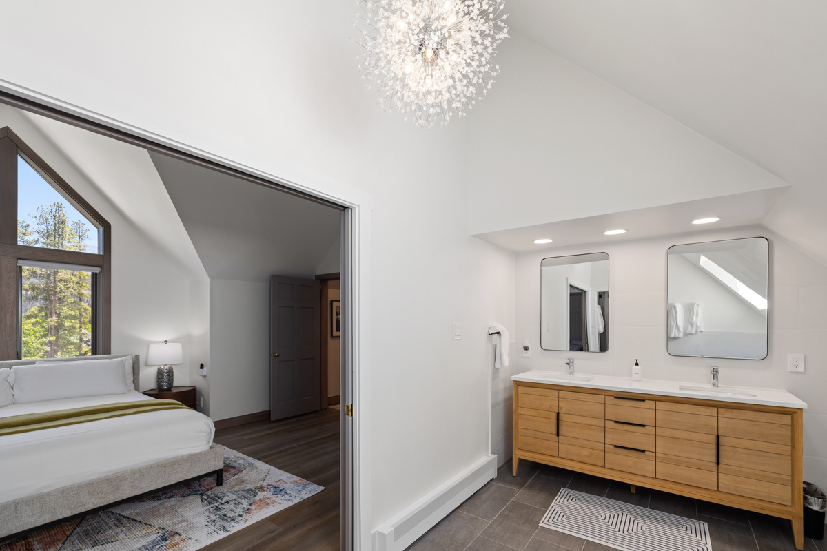 Ensuite #1 - Private 5 piece bath