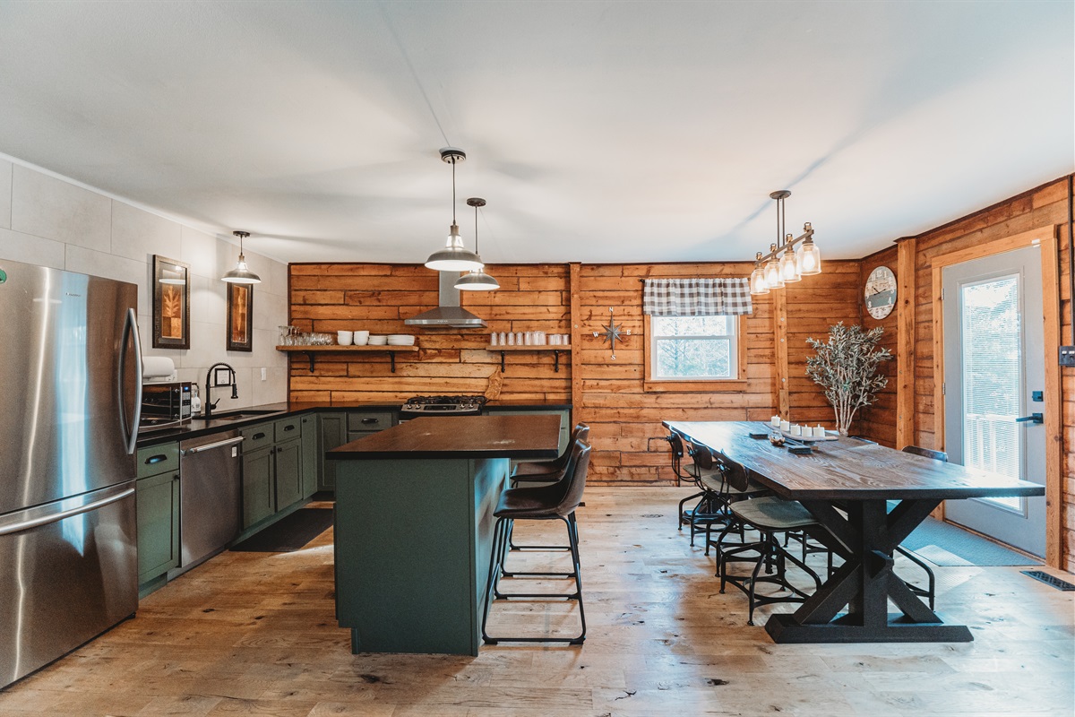 Fully equipped kitchen with seating for everyone