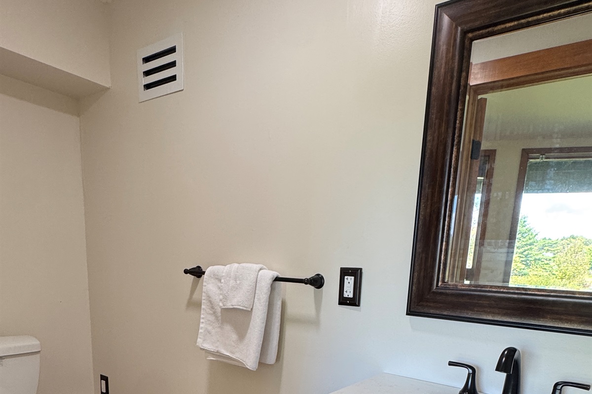 King bedroom ensuite 1/2 bath