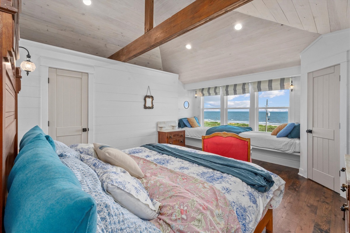 71821ada1bc14361b47717f563680742 Large | Beachhouse | Texas | TX | Vacation Homes | Galveston | Crystal Beach | Kokomo | Breezy Days | Beachfront Elegance | Sunrise Serenity | Southern Sands Property Management, LLC
