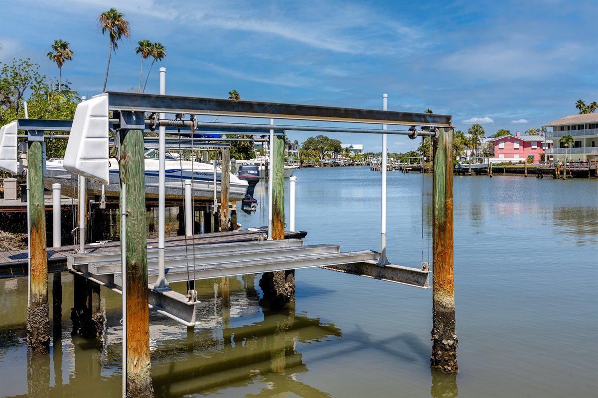 Dock & Lift Available