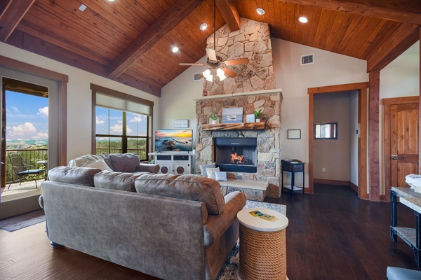 Lux Cabin + Bunkhouse | Hollows Amenities Access