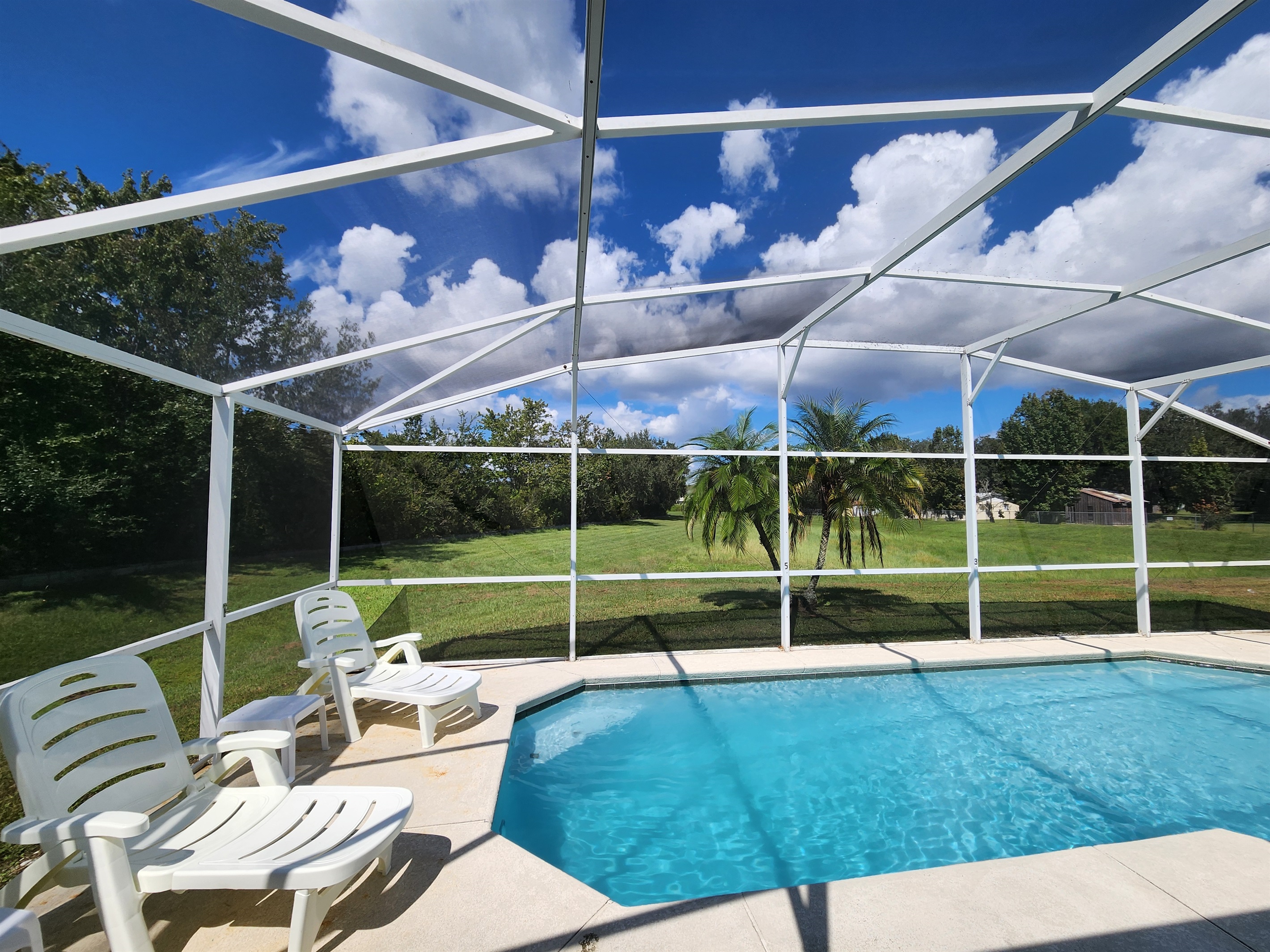 BASS LAKE - Spacious 4BR 2.5BA Pool Home