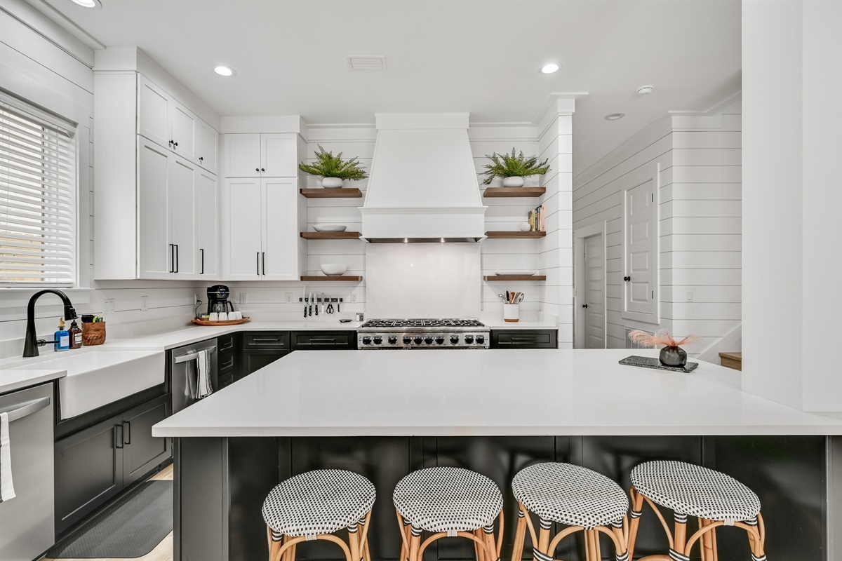 Fully Stocked Kitchen
