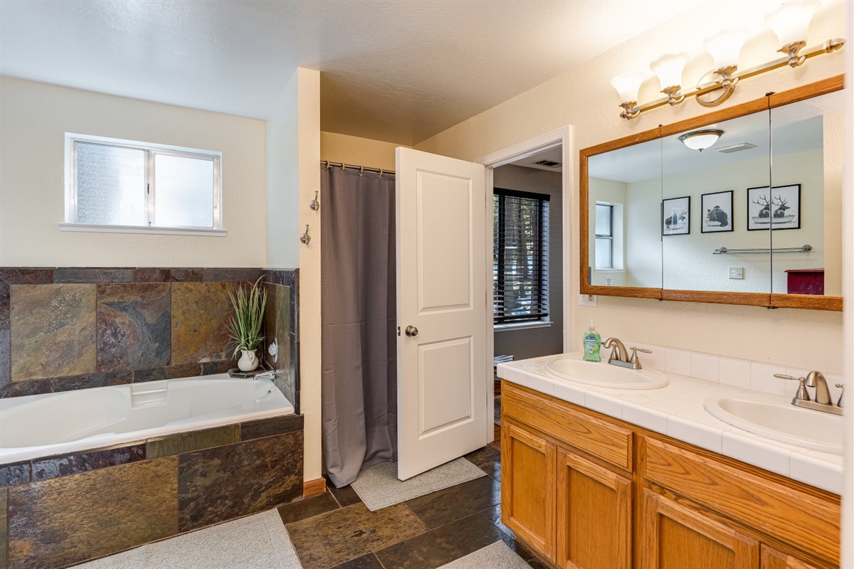2nd floor full bathroom with large soaking tub. Shampoo/conditioner/soaps provided. 