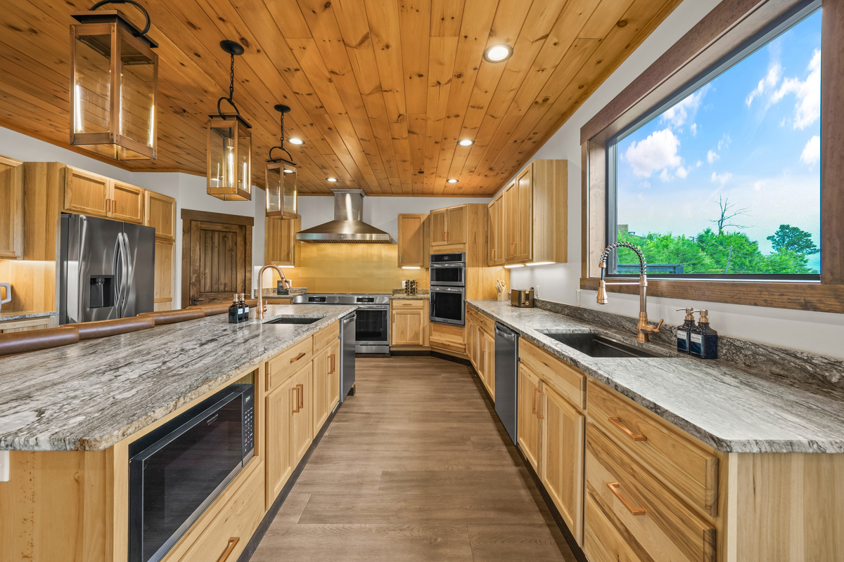 🍽️ Chef’s Kitchen– This fully stocked kitchen is designed for gathering & entertaining, featuring 2 full-size refrigerators, 4 ovens, 2 dishwashers, 2 microwaves & 2 sinks, plus a coffee bar. Perfect for preparing meals for the whole group.