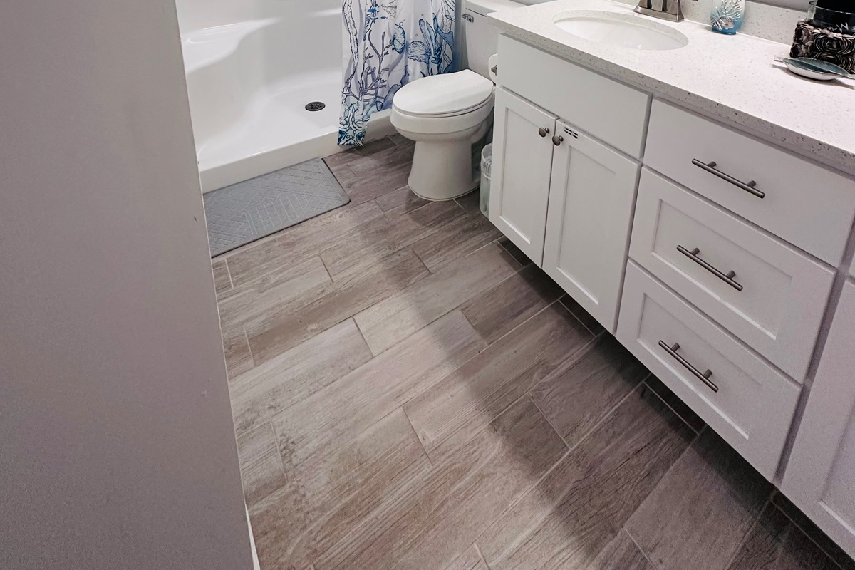 Main en-suite bathroom