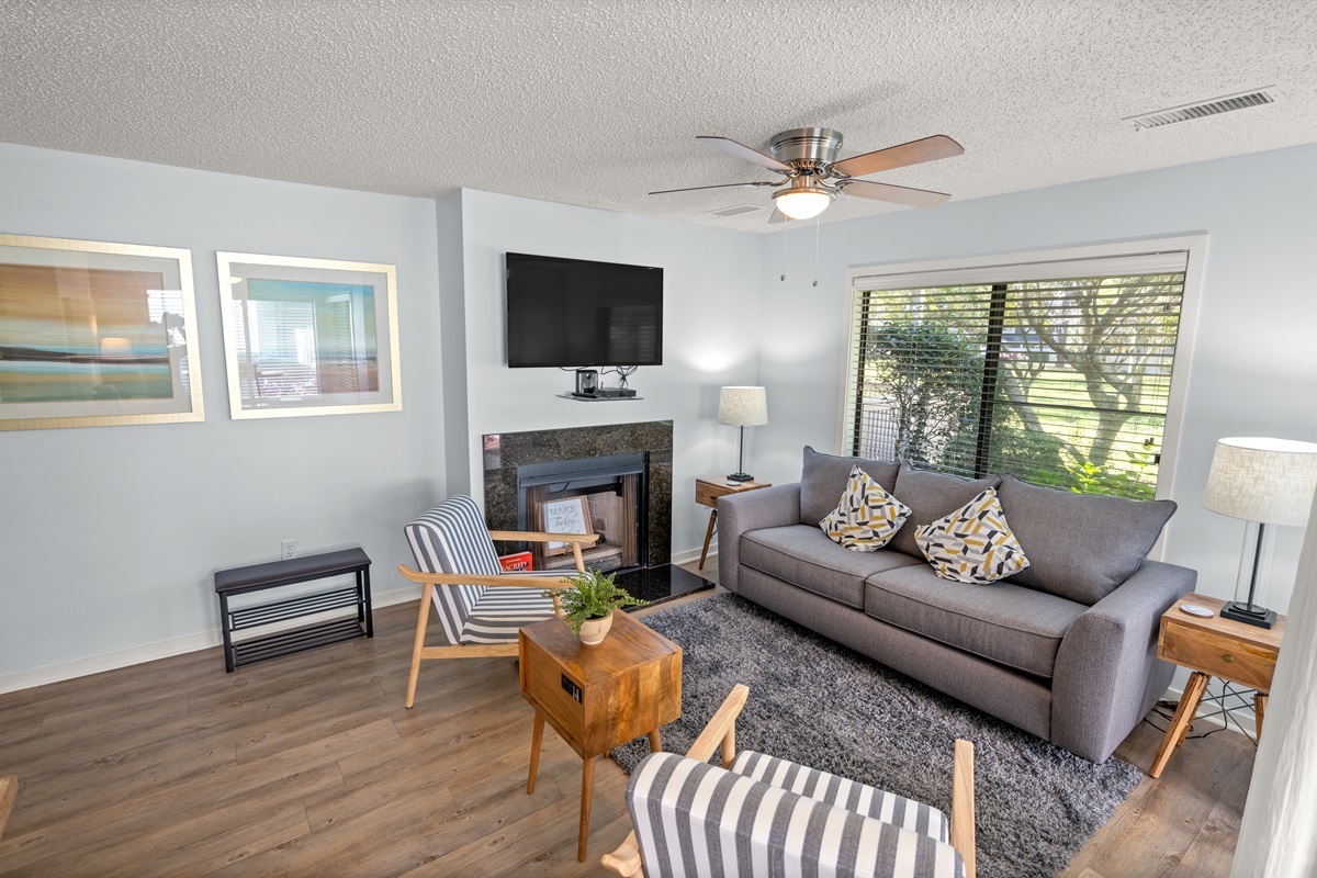 Cozy living room with Fireplace and access to back patio