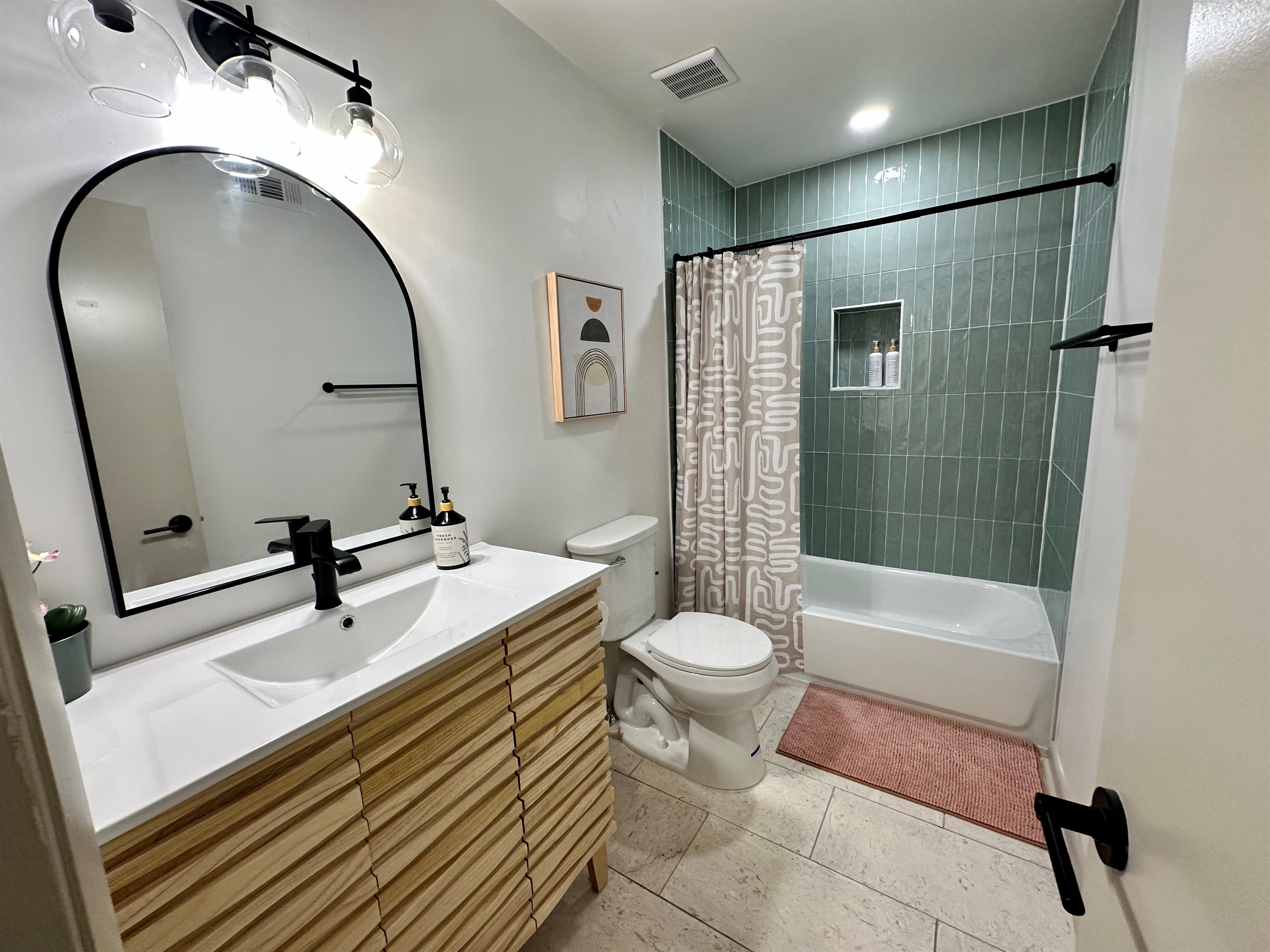 full bathroom with bathtub for the little ones. 