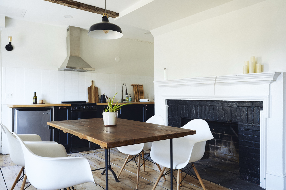 The dining nook, with one of two decorative fireplaces