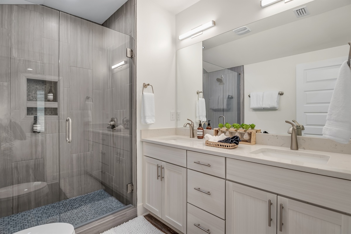 King Suite #6: Private Bath (third floor)