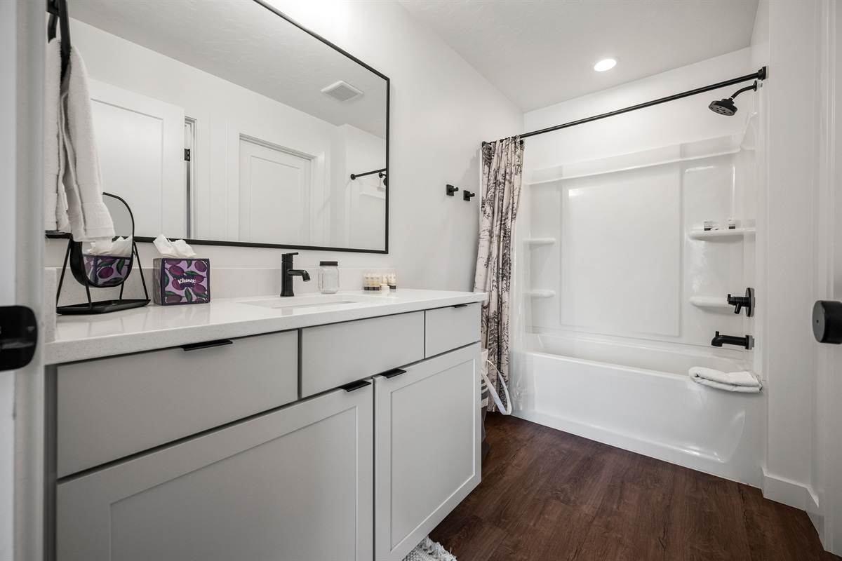 All linens, bath towels, washcloths, and hand towels are provided for your convenience.