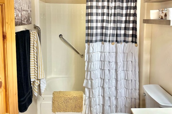 Hall bathroom with easy access from 2nd bedroom