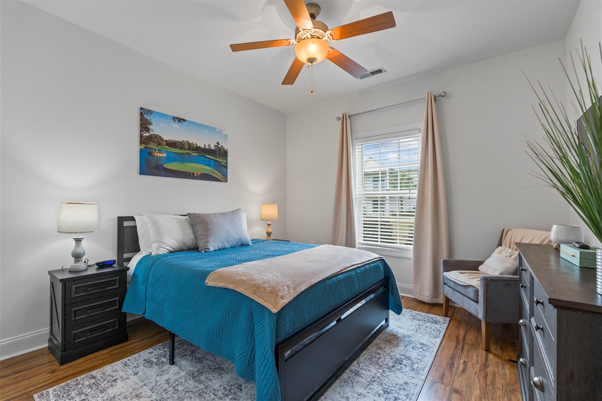 The Saint Andrews Room - Third Bedroom with King Bed and Ensuite Bathroom
