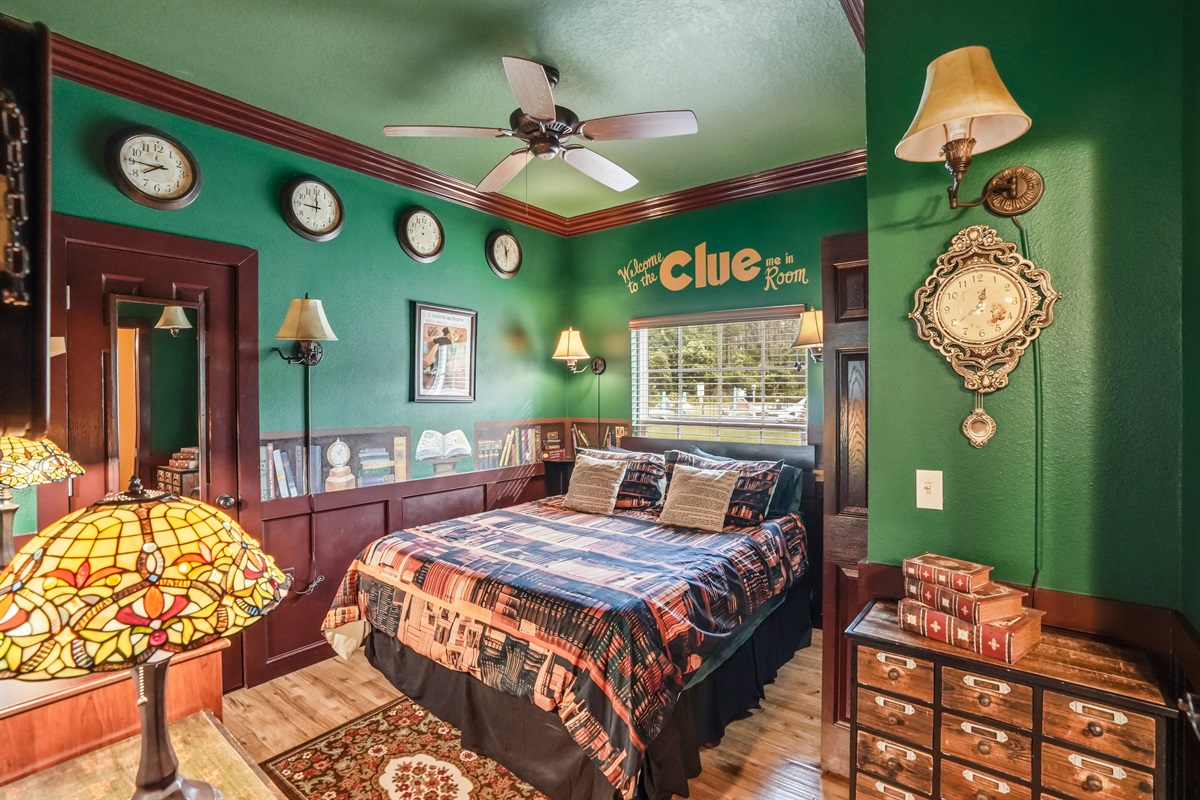 The Clue rooms are an ACTUAL escape room!