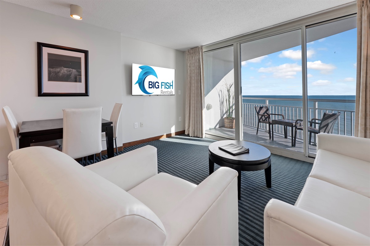 Amazing Living Room with Stunning Views🌊☀️