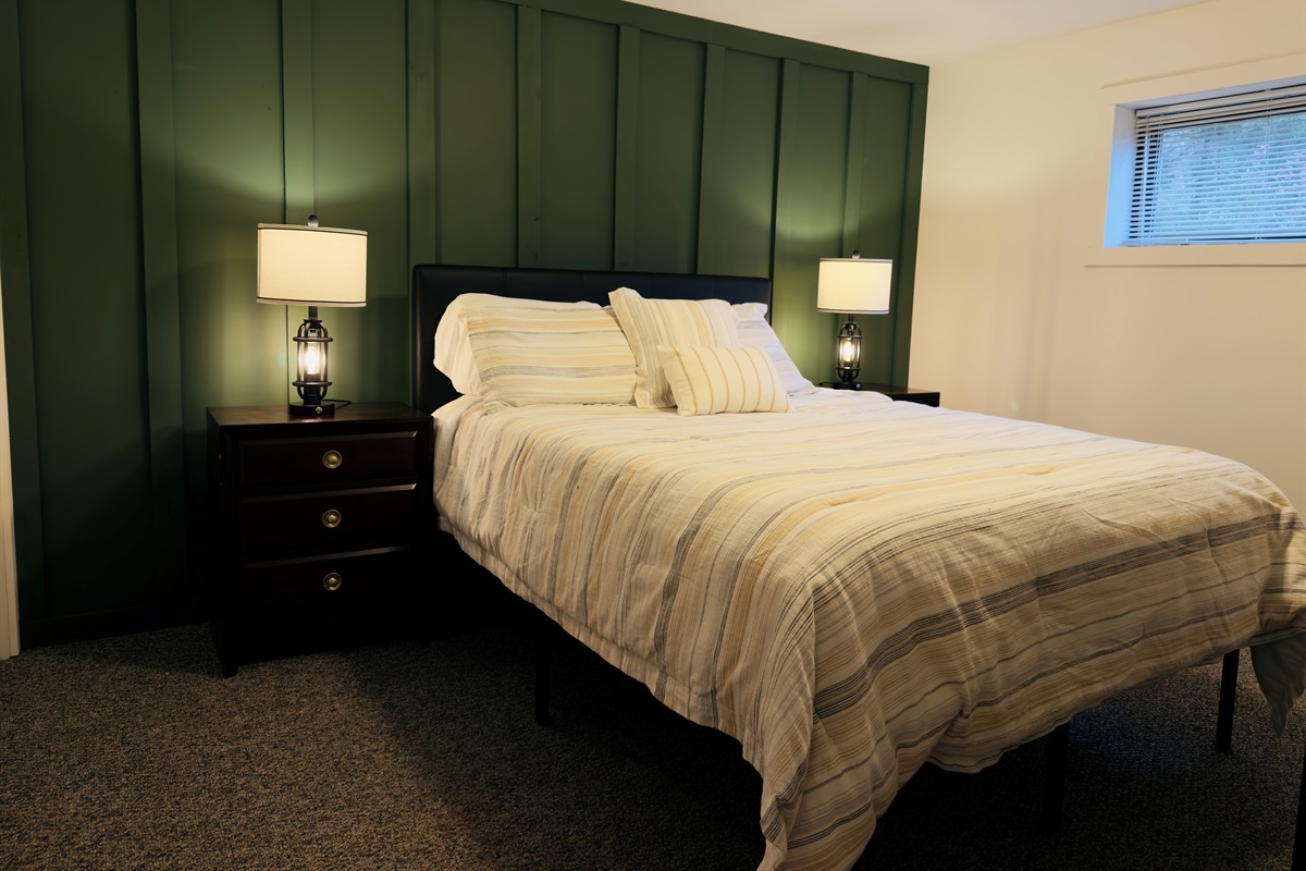 Second queen bedroom – Comfort and privacy for couples or guests  