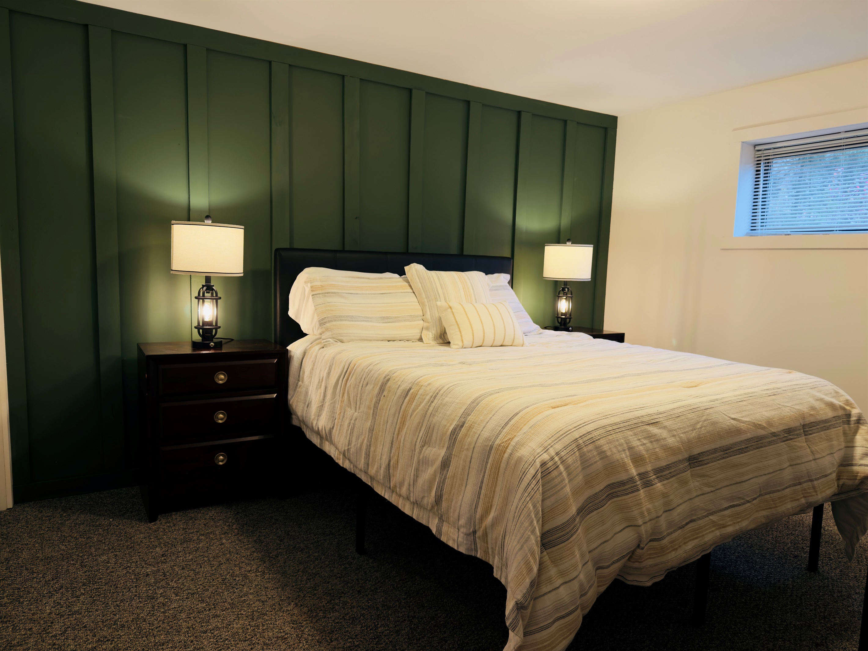 Second queen bedroom – Comfort and privacy for couples or guests  