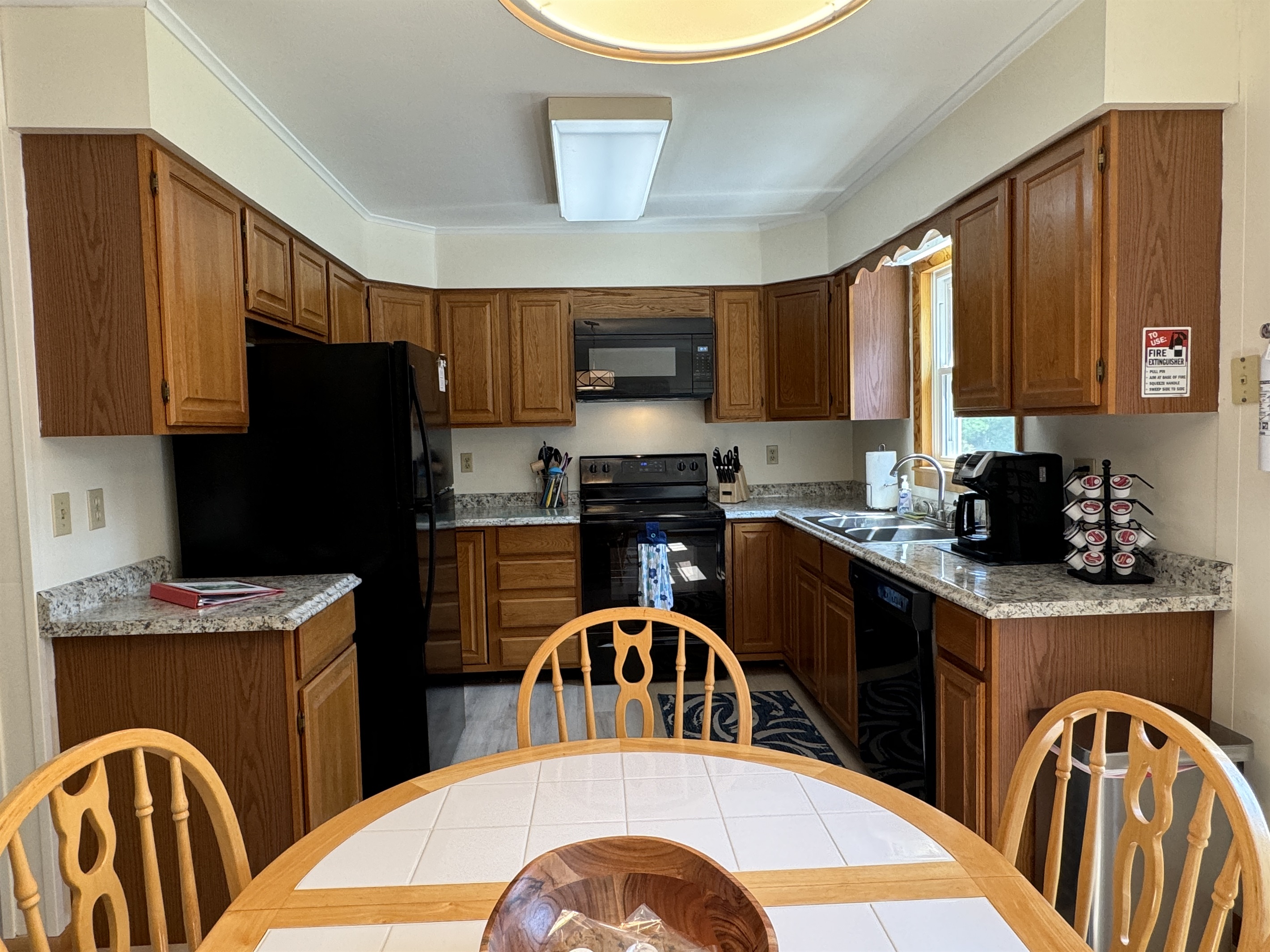 Remodled eat-in kitchen