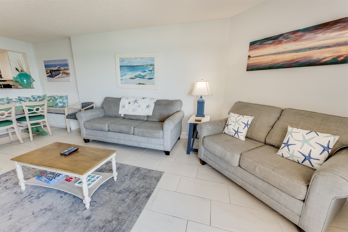 Living Room with Stunning Views🌊☀️