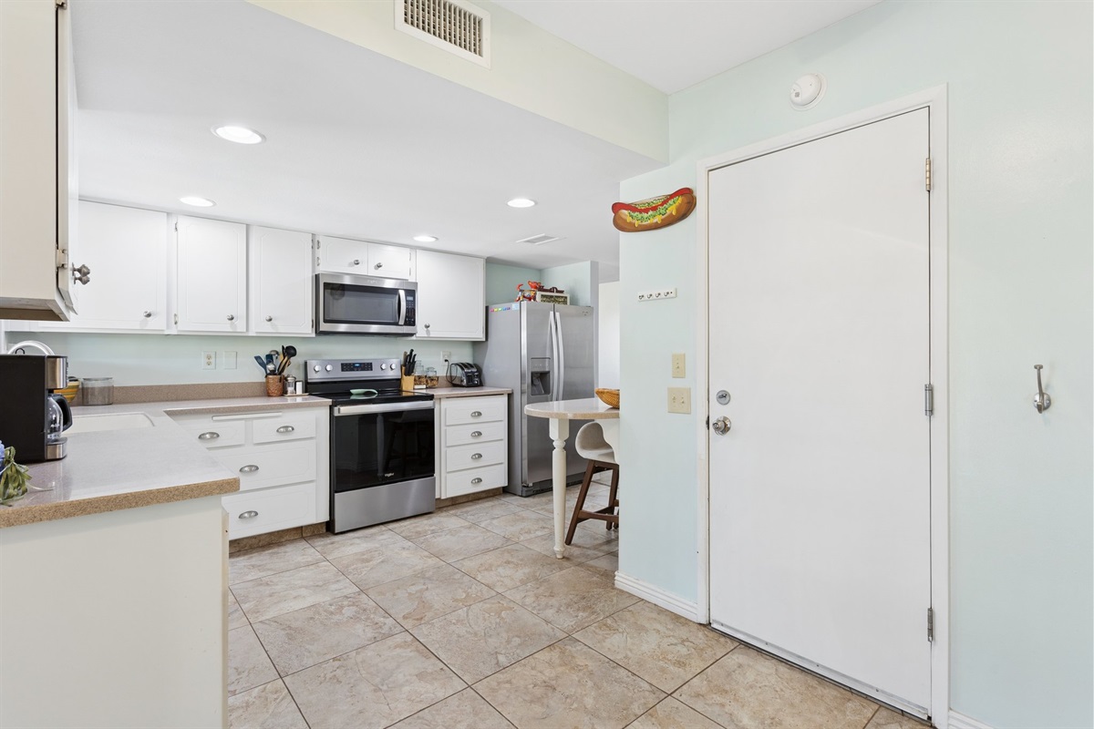Tranquil Sun City West Stay | Bright 2BR Home — Tranquil Sun City West Stay | Bright 2BR Home w/ Communal Pool, Sun City West, Arizona — photo 7