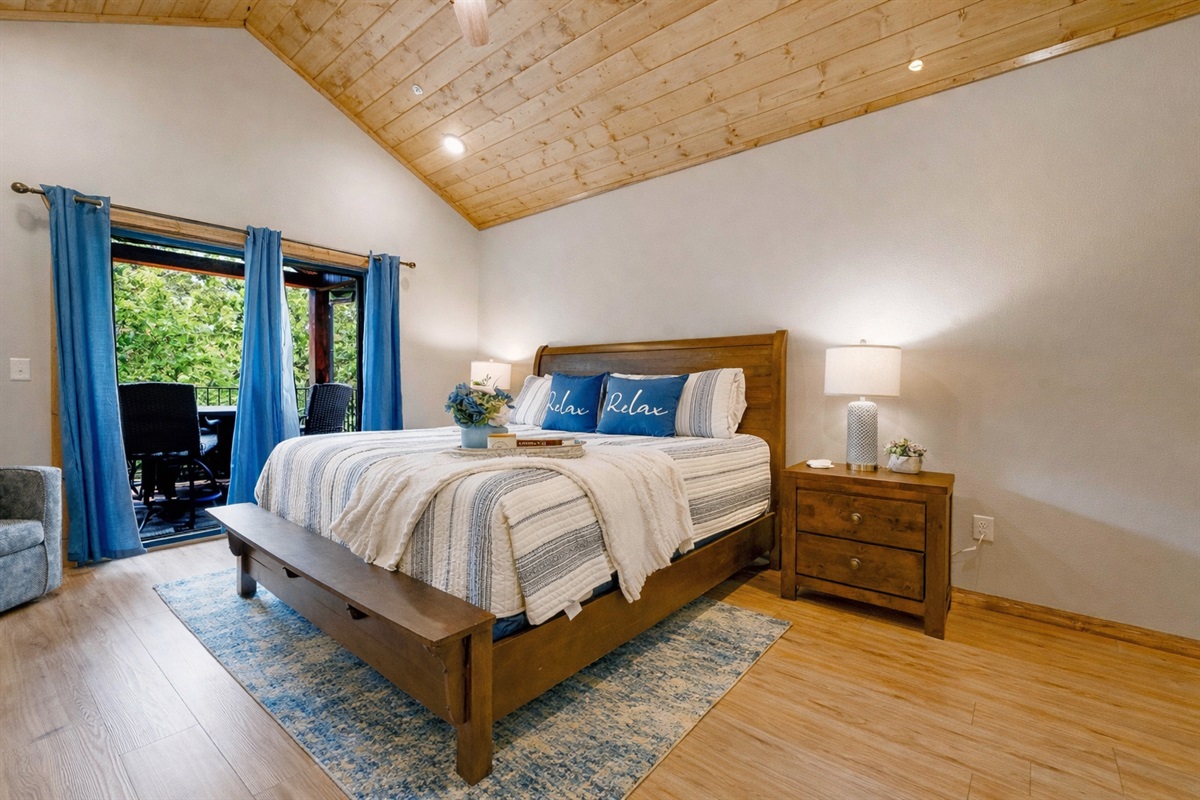 Main level master king bedroom with en suite