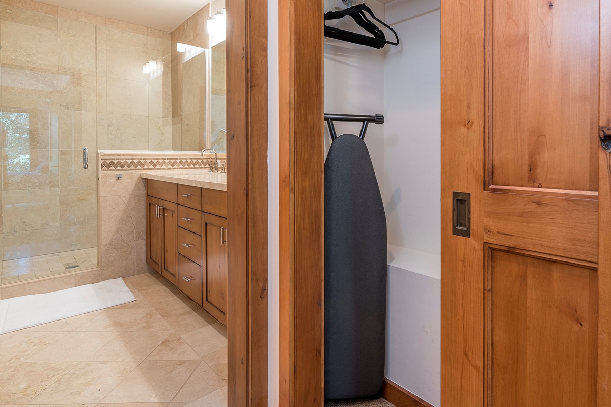 BR 1- En Suite Bath, Closet