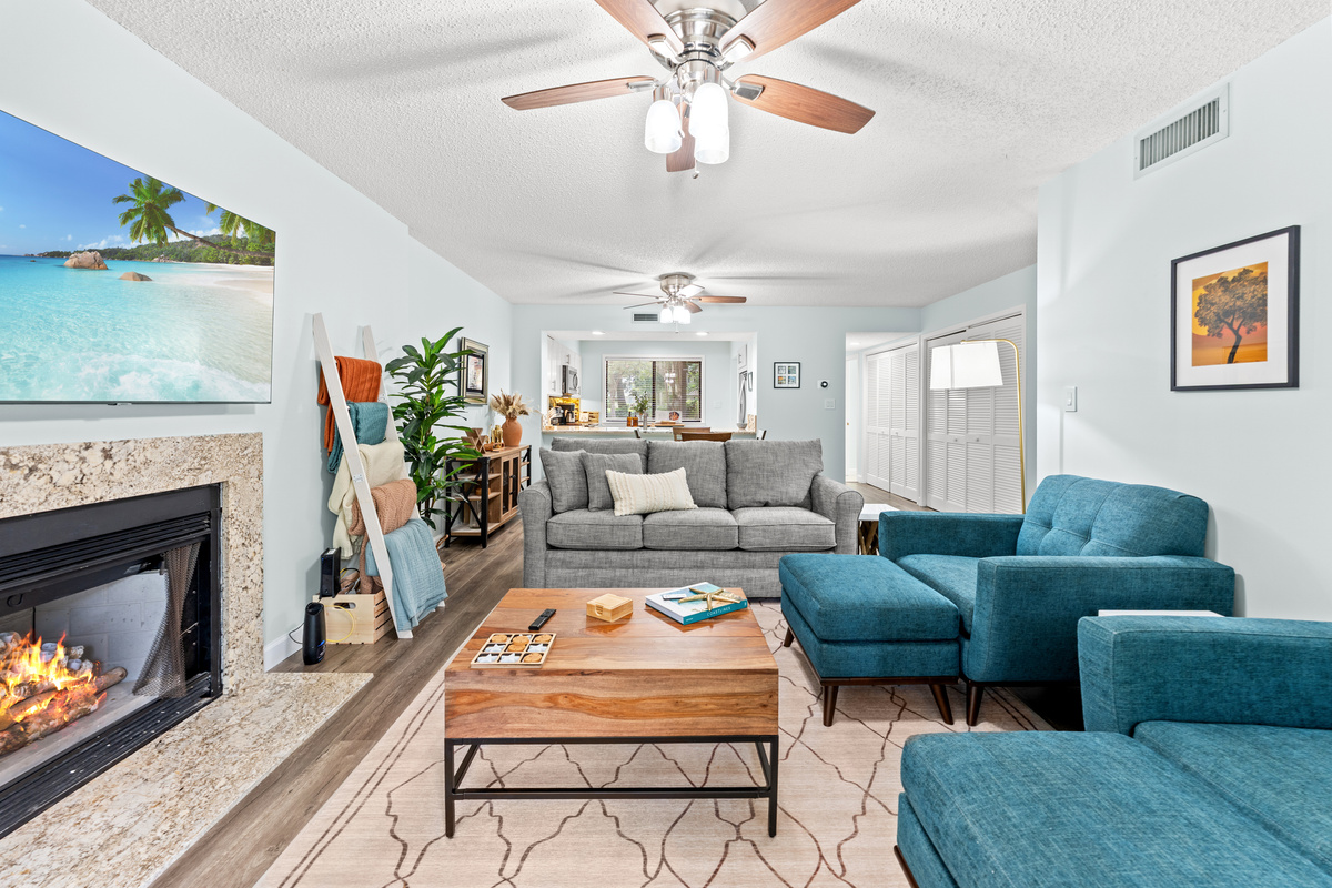 Living Room - cozy and comfortable 