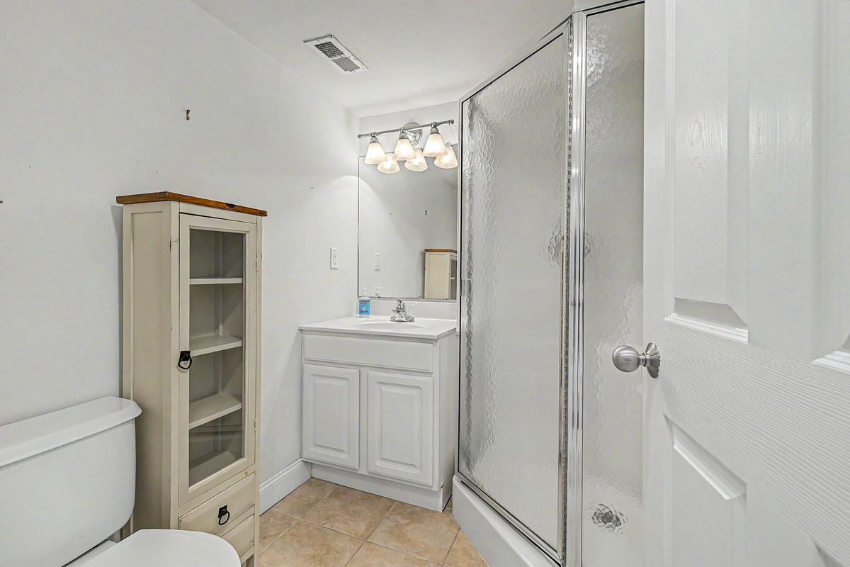 Full_Bathroom_Shower_Vanity