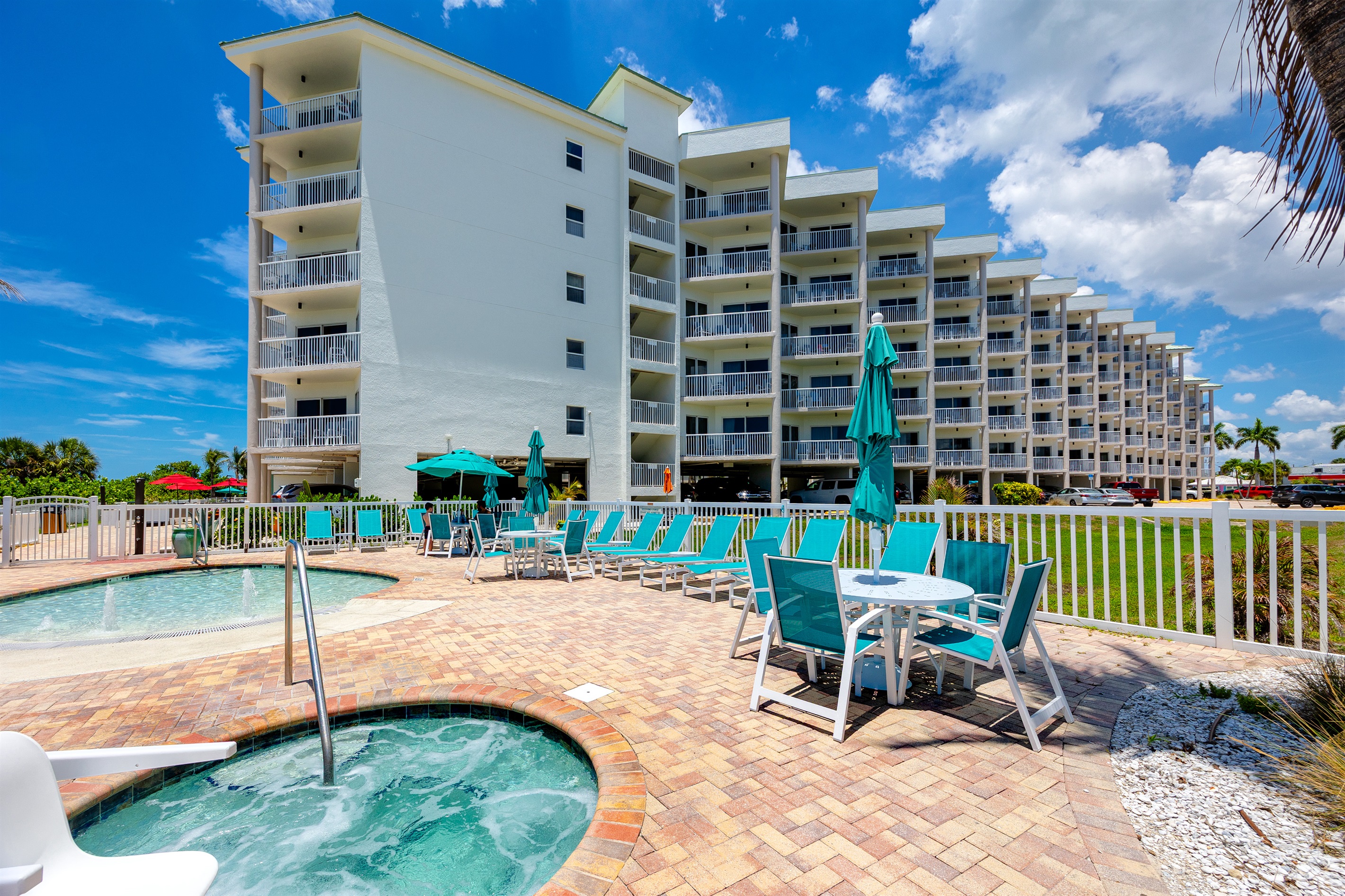 Kids pool/splash pad & a spa