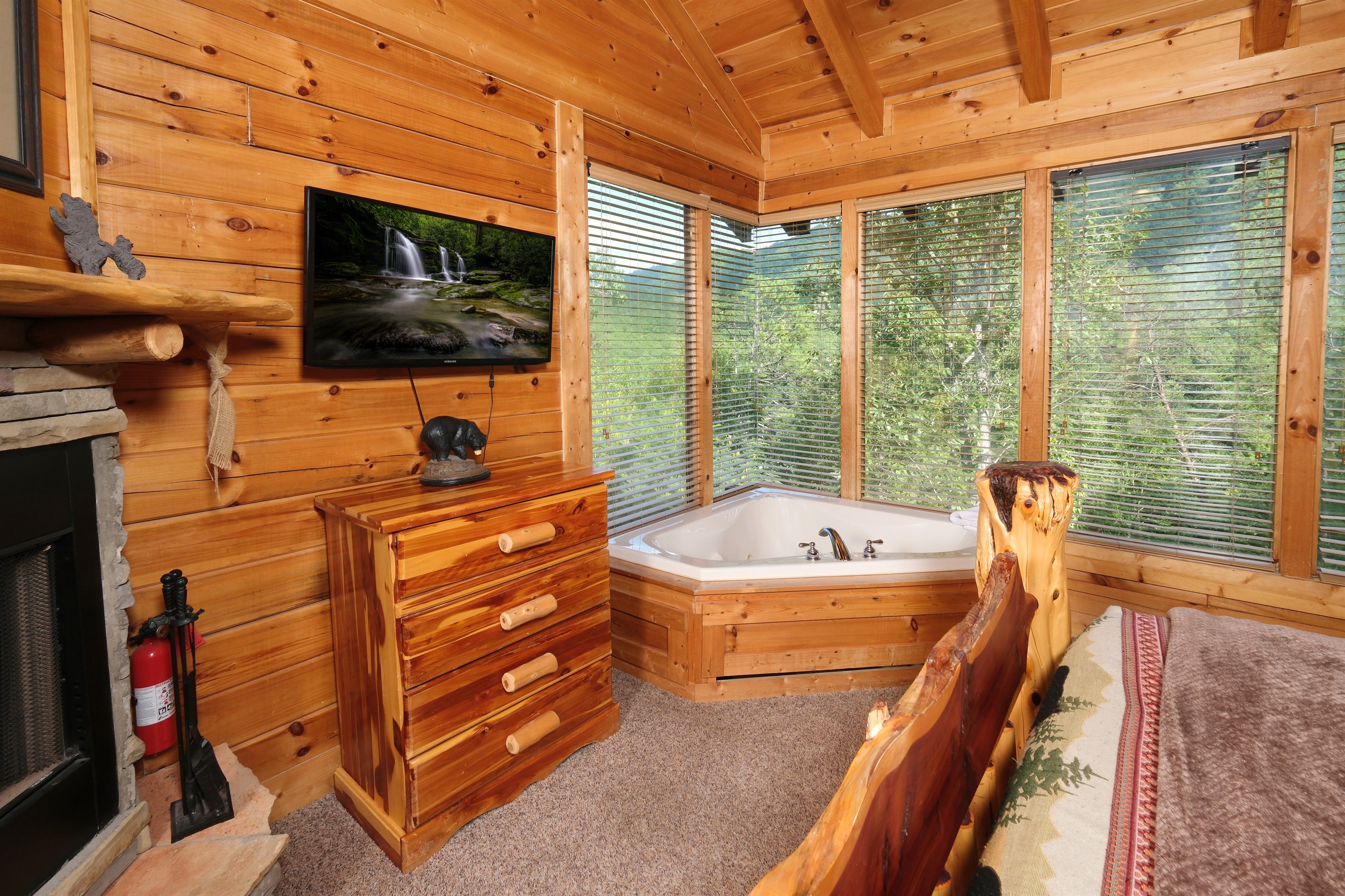 PAPA BEAR ROOM UPPER