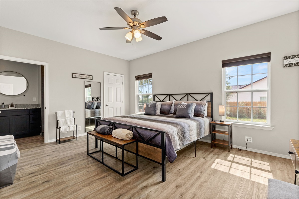 King suite retreat—relax in the Twinkle luxury comfort