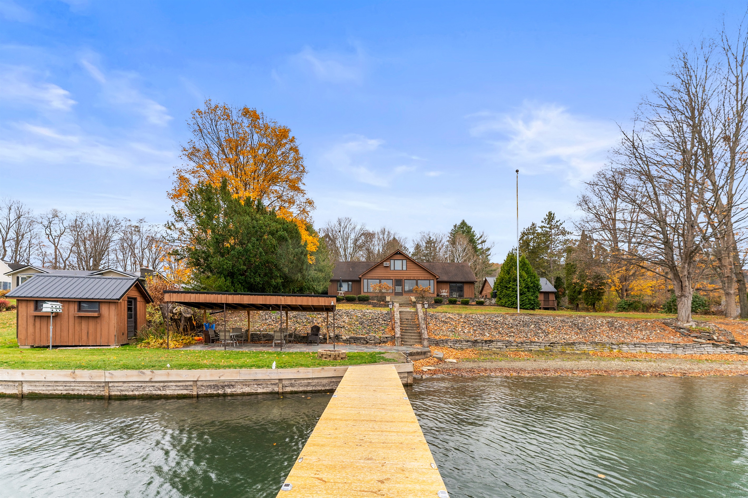 Lakeside canopy with outdoor dining area