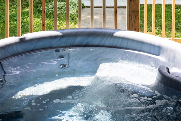 Switching between the sauna and hot tub is the perfect way to treat yourself.